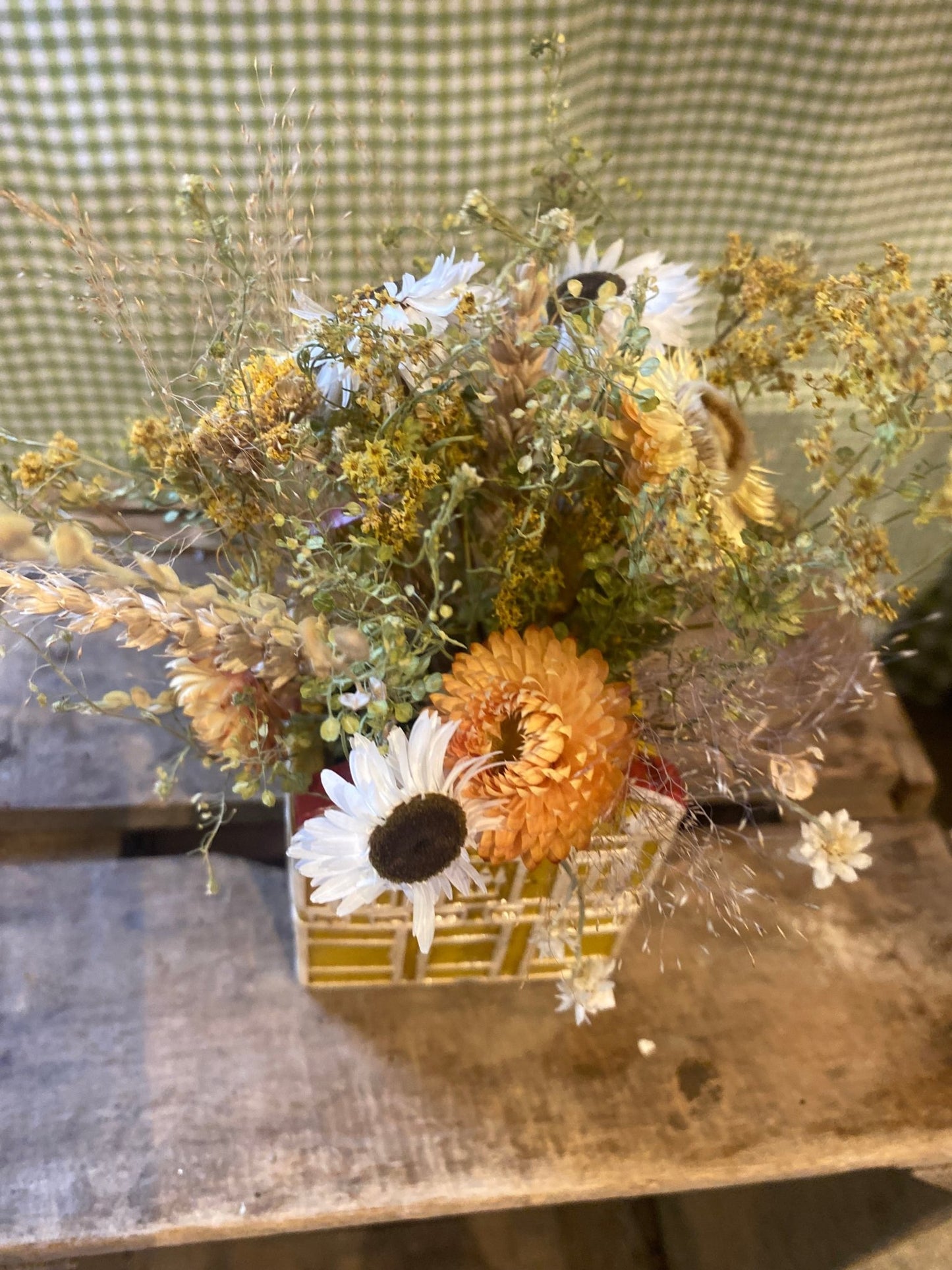 Huisje keramiek met droogbloemen - Tuinkabouter Chrisje